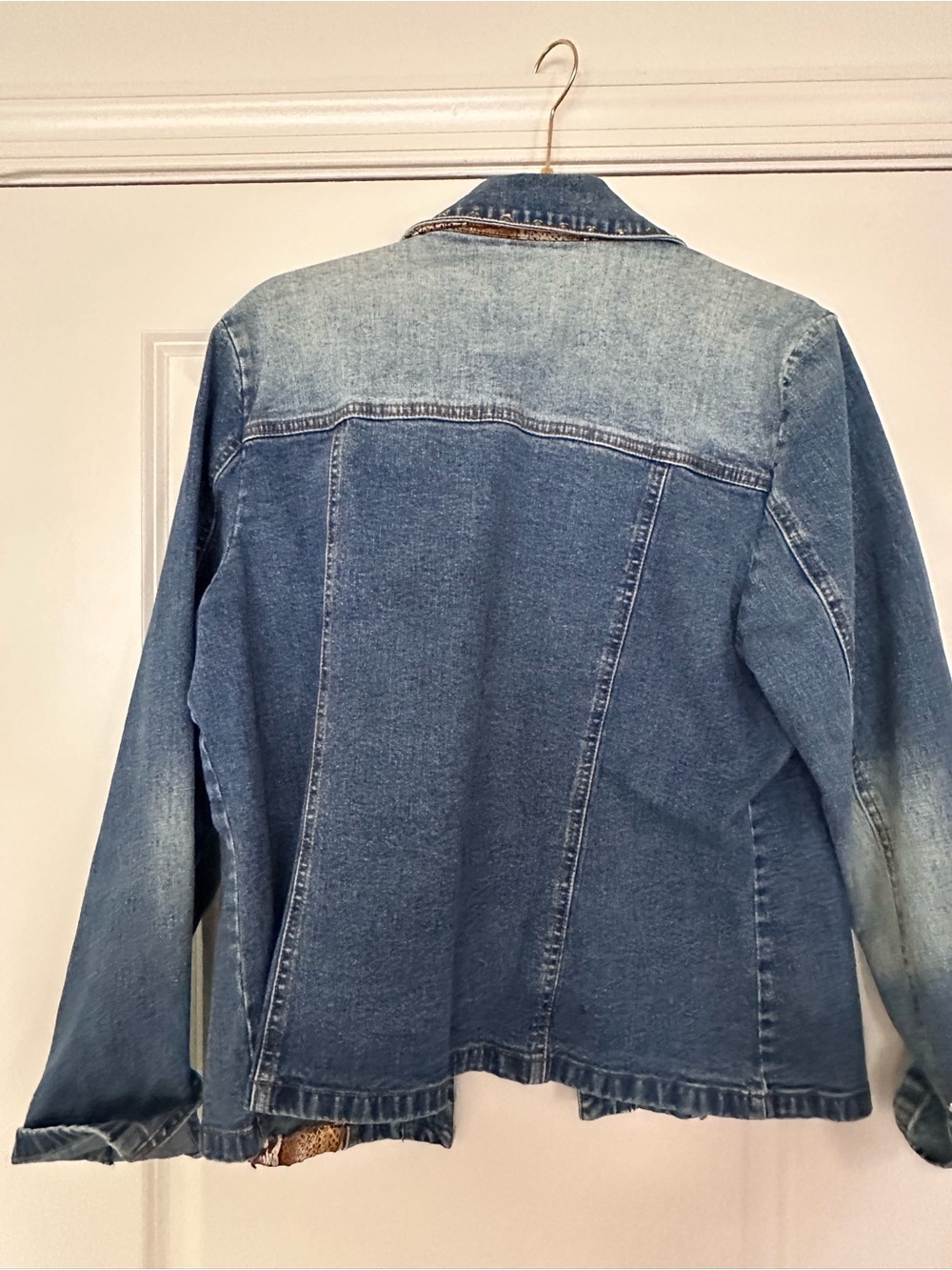 vintage-style “Just B” embellished denim jacket - Picture 2 of 7